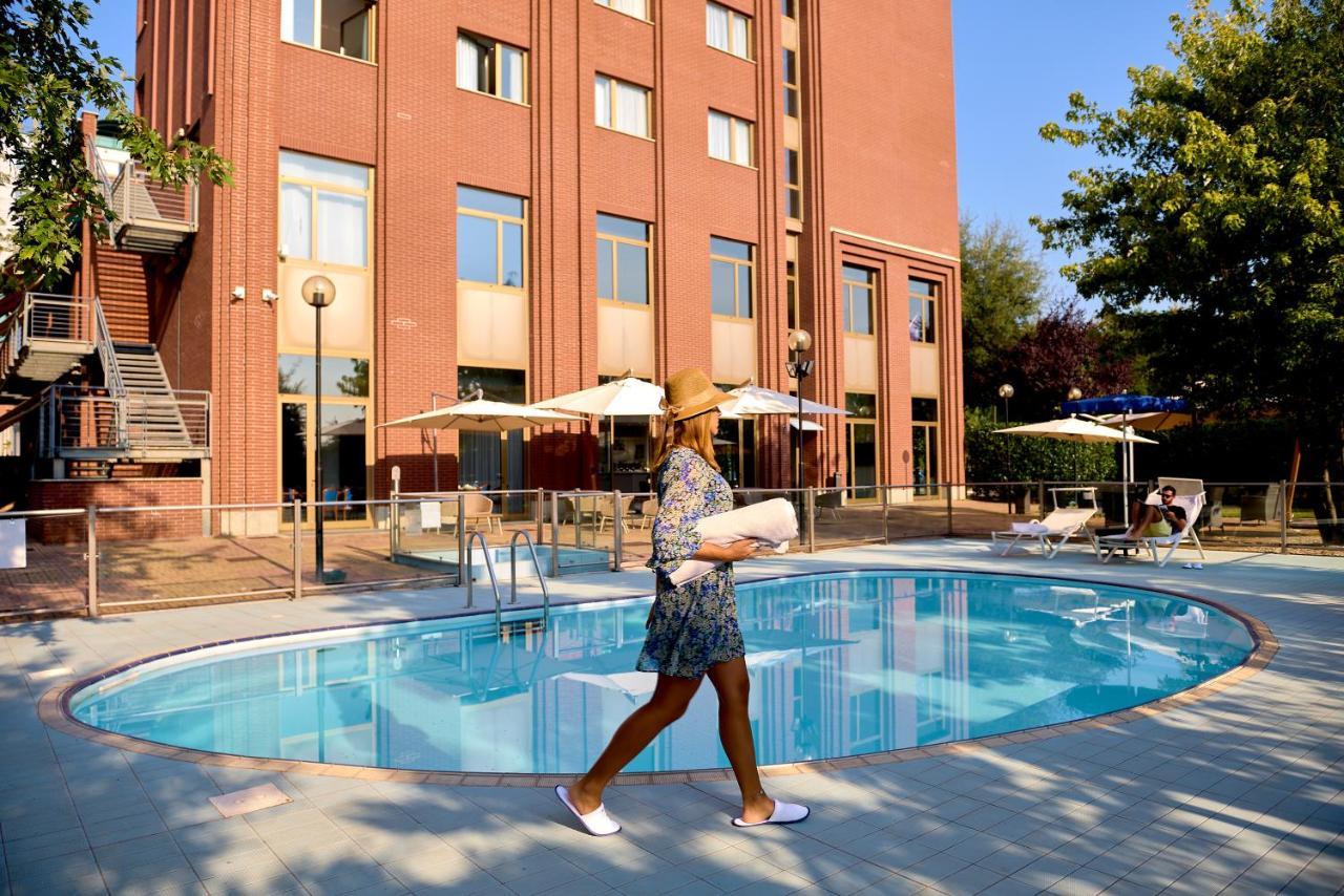 Novotel Torino Corso Giulio Cesare Exterior foto